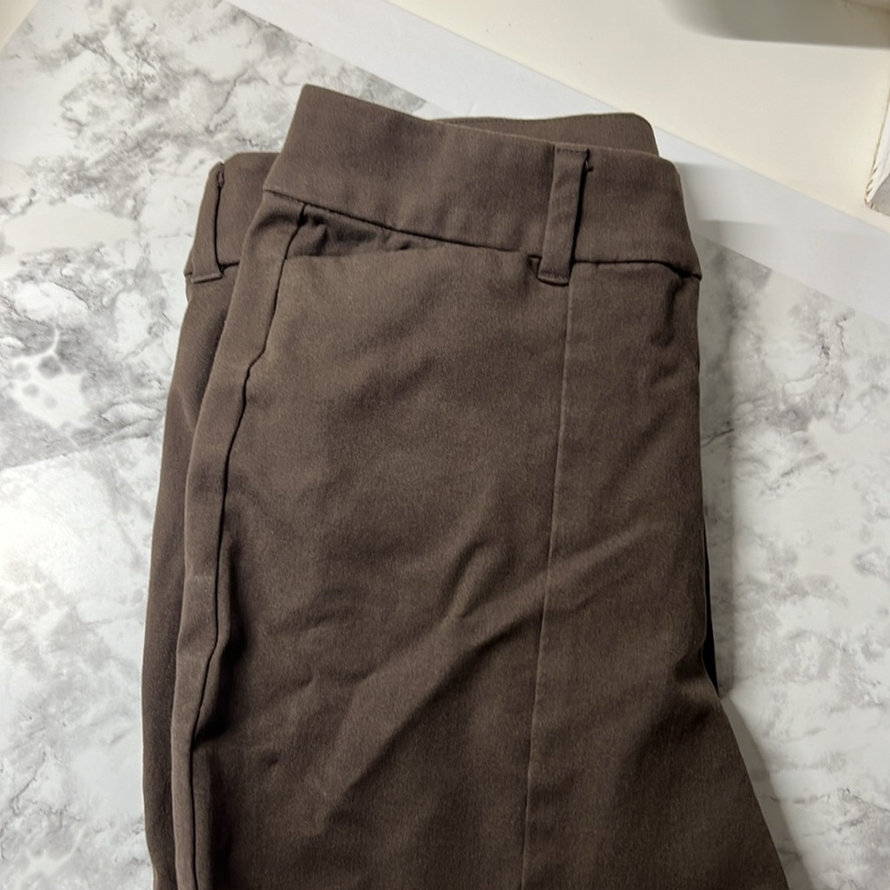 Old Navy- Brown- Size 6- High Rise Pixie Split Hem
